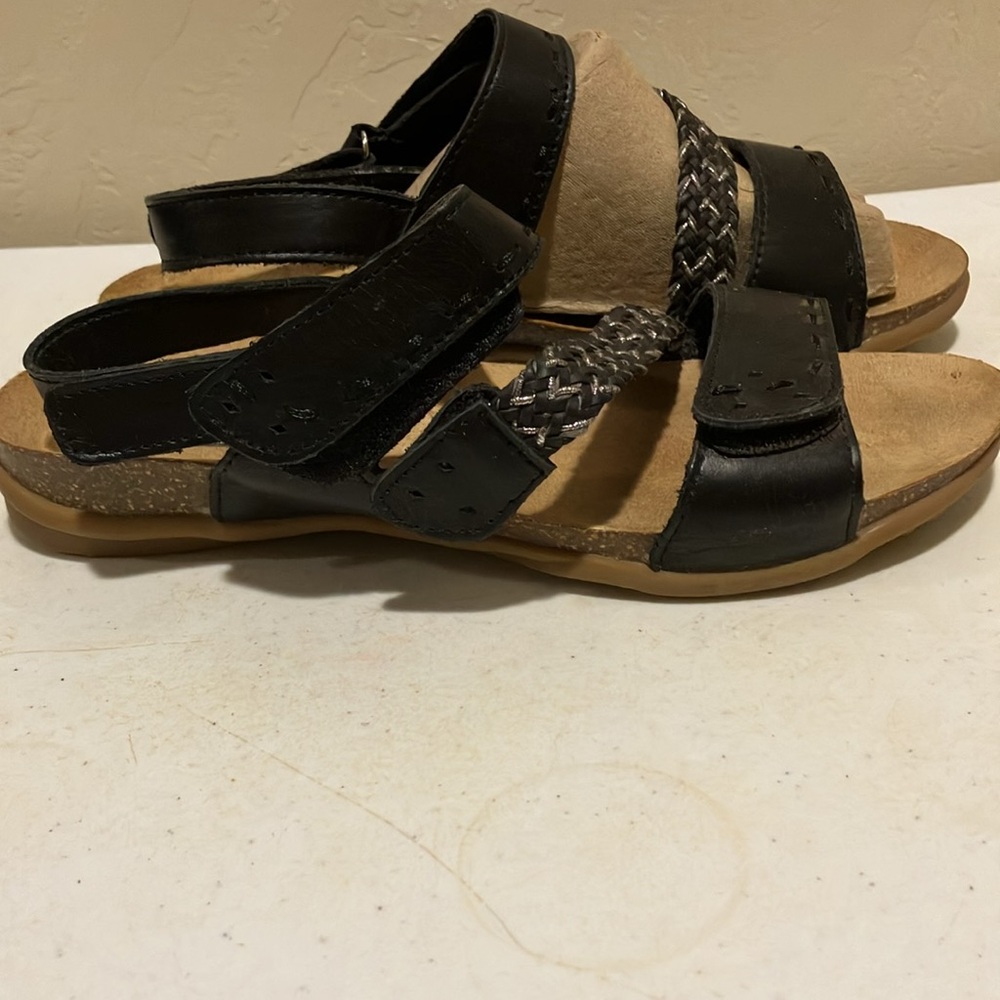 EUC Women’s Propet 7W Black Sandals
From QVC Current Propet Stock Lightly Worn - Picture 4 of 5